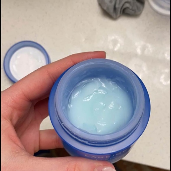 SKIN CARE BUNDLE - Picture 5 of 6